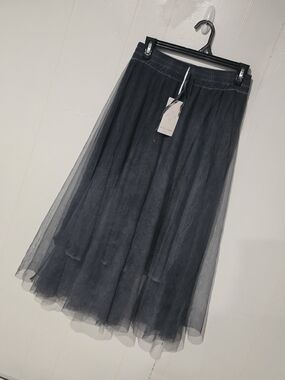 NWT Women's Navy Tulle Midi Skirt - Elegant Layered Silhouette